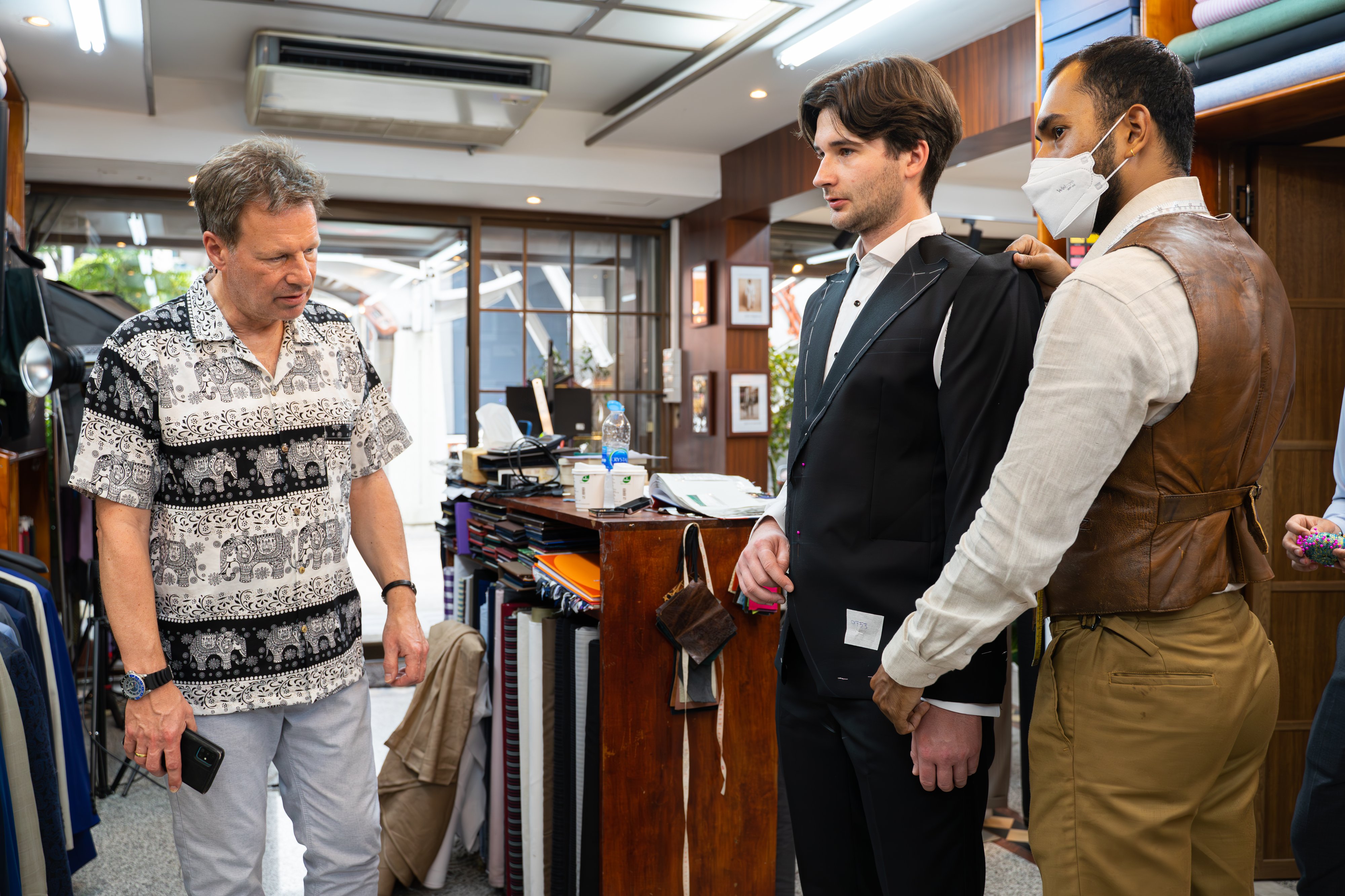 Why Online Suits Don't Fit (And How Draft Fitting Solves It)